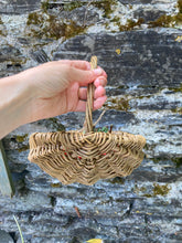 Load image into Gallery viewer, Thursday December 12 - Willow Weaving: Foraging Basket 10 - 4pm
